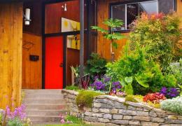 How to design a beautiful front garden in front of your house with your own hands?